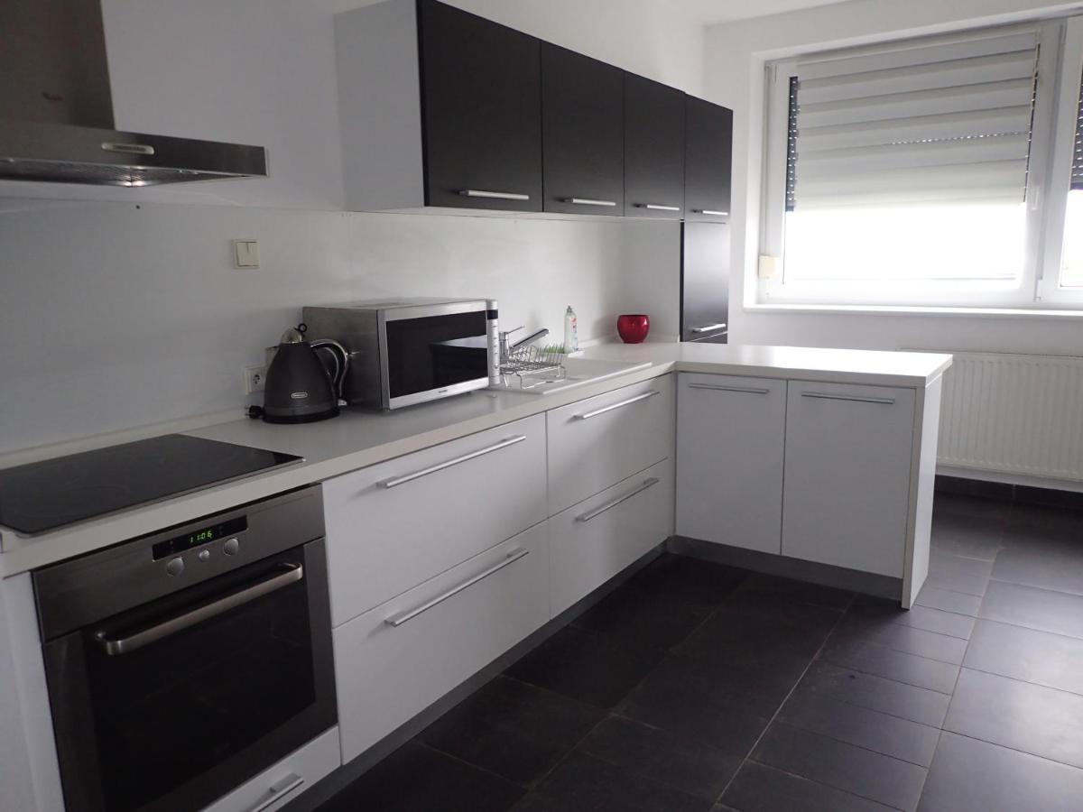 Marguerite Apartment - Parking Including Bratislava Exteriör bild