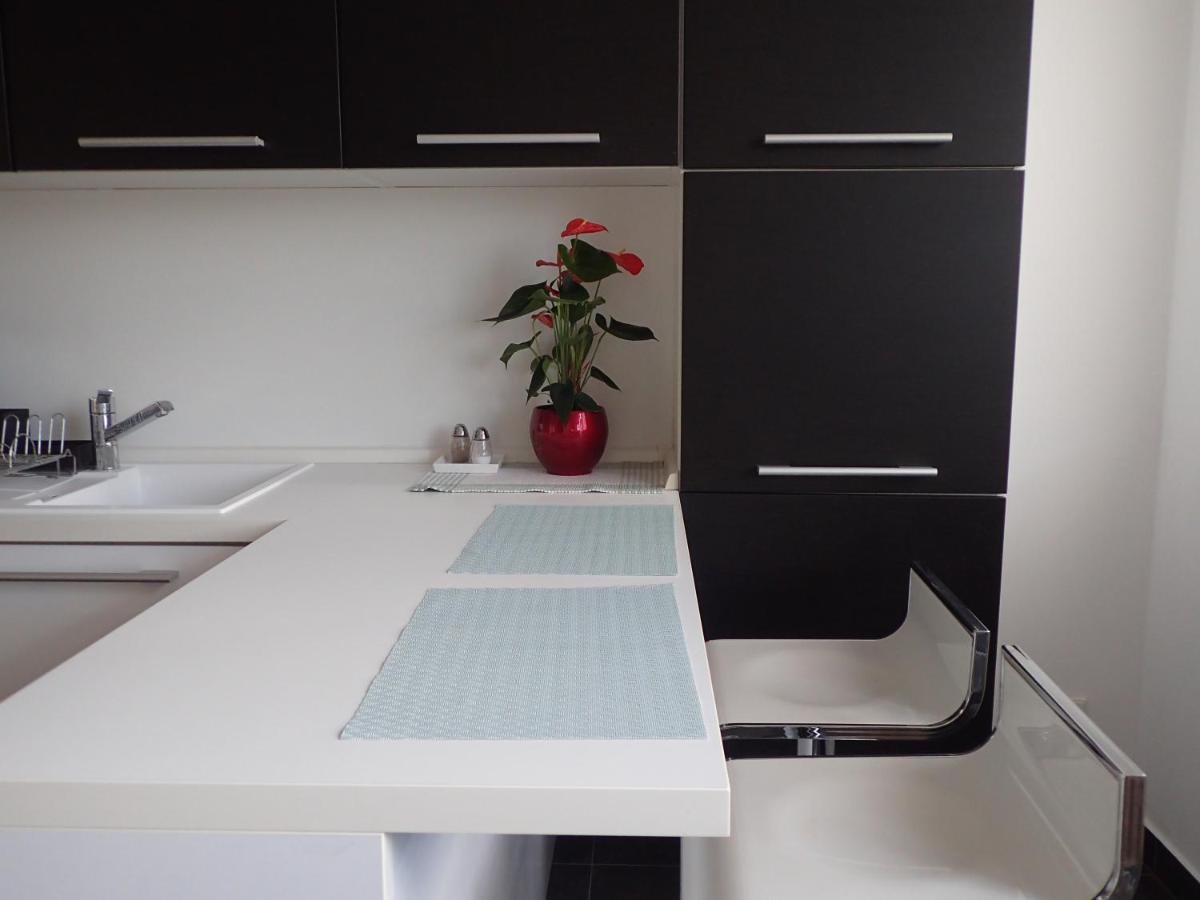 Marguerite Apartment - Parking Including Bratislava Exteriör bild